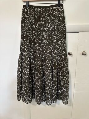 Uniqlo Olive and White Patterned Maxi Skirt